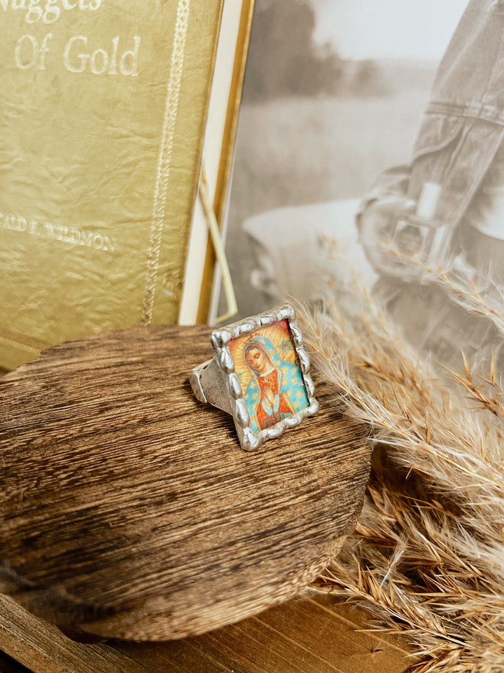 The Saint Glitterali Ring