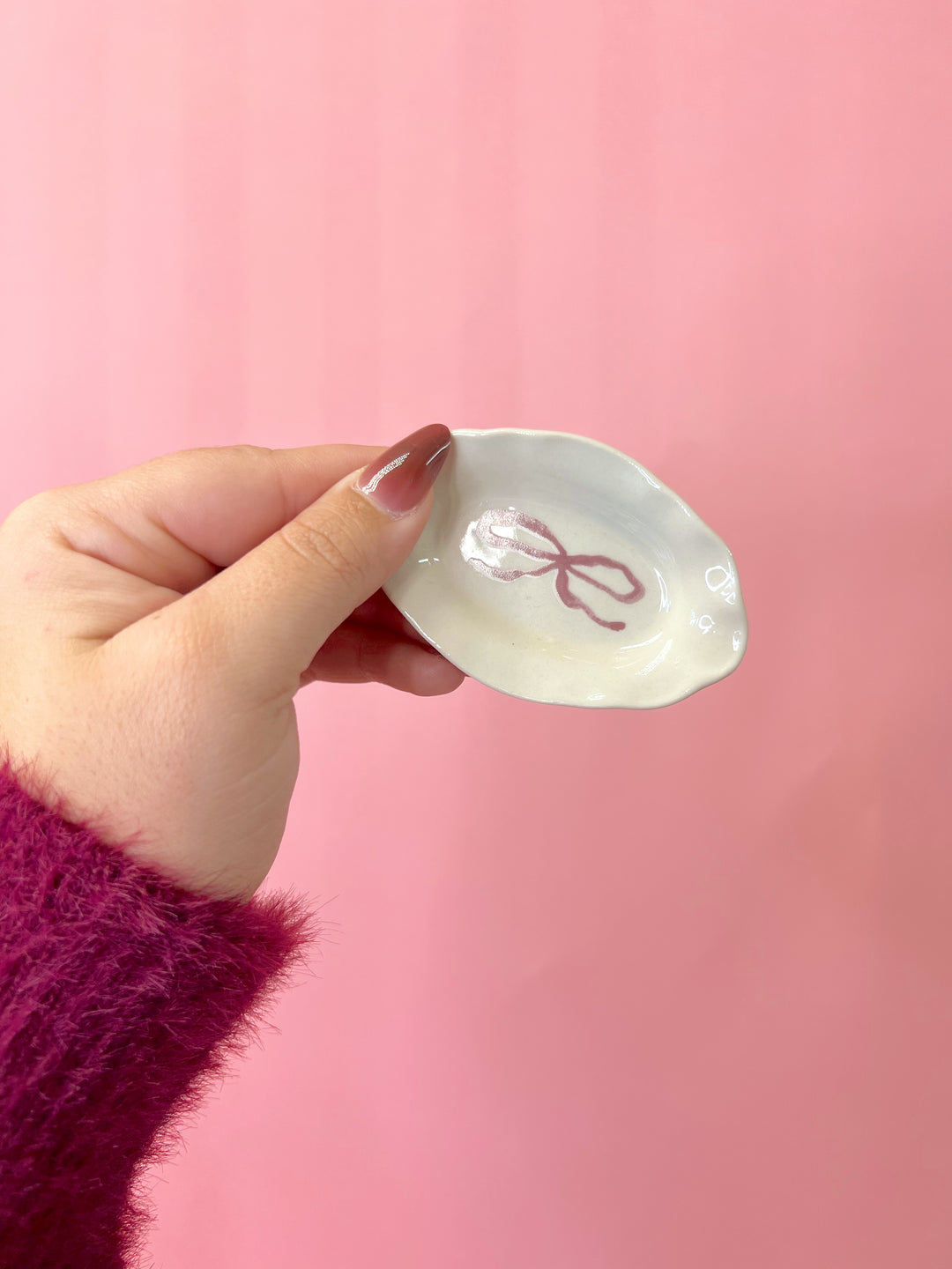 Scalloped Bow Dish - 4 Colors