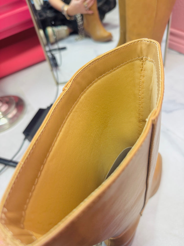 The Belvin Pull-On Boots