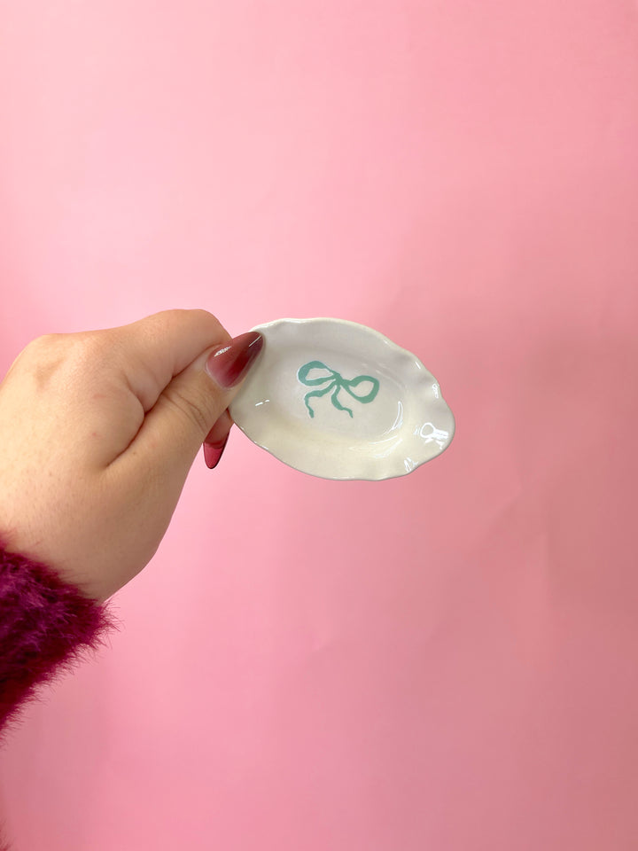 Scalloped Bow Dish - 4 Colors