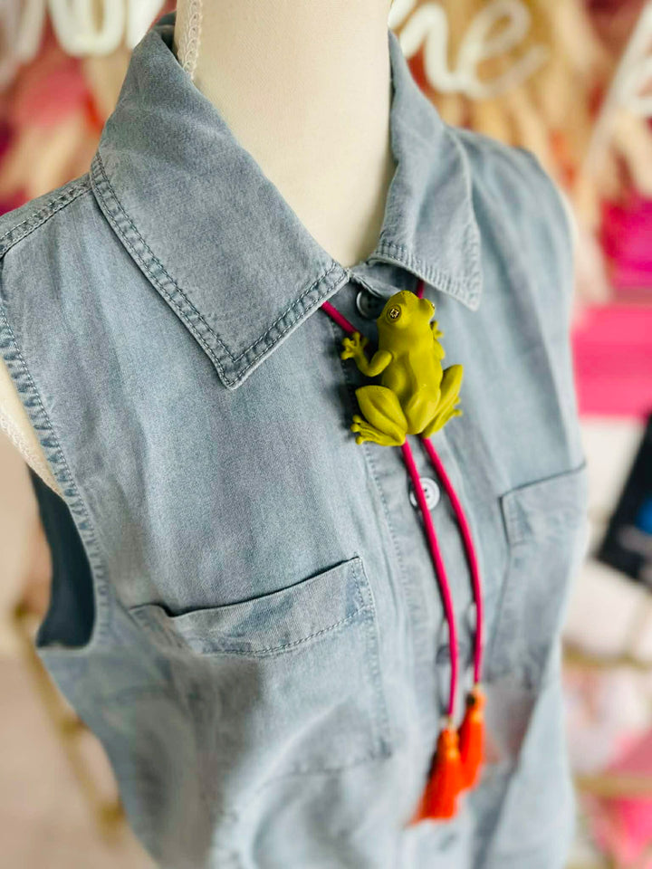 Frankie The Frog Tassel Bolo