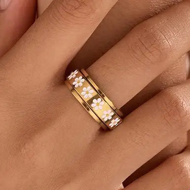 Daisy Spinner Ring