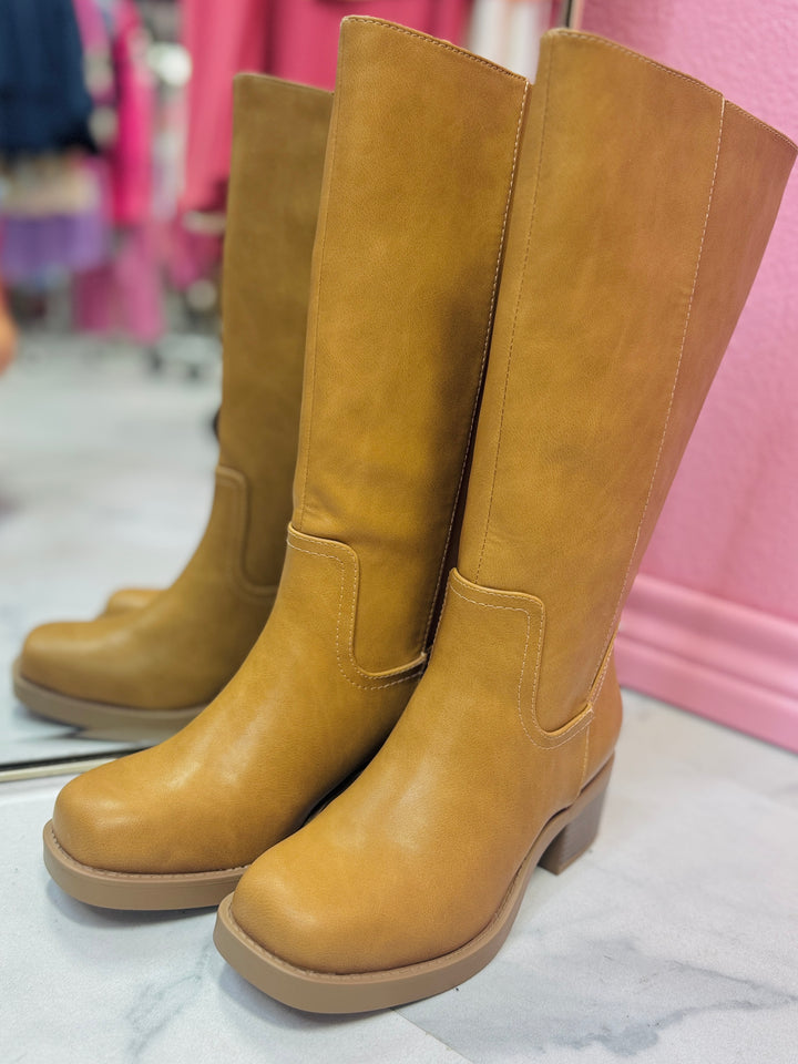 The Belvin Pull-On Boots