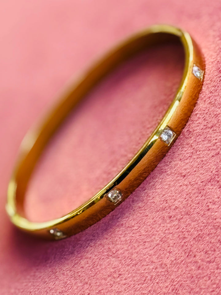 The Neil 18K Classic Bangle