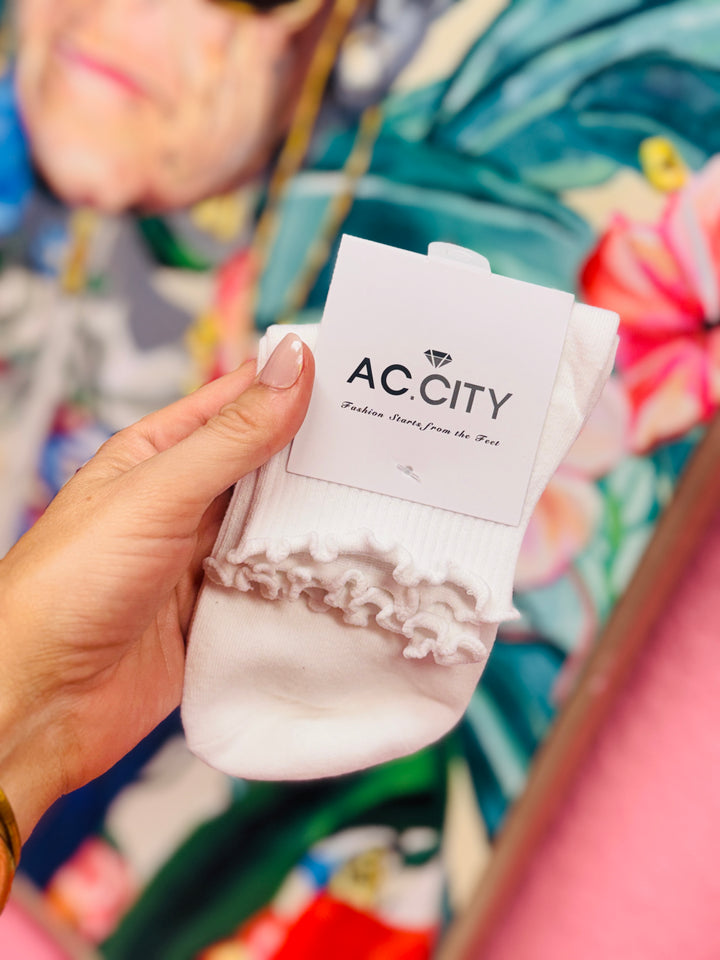 Ruffle & Delicate Socks